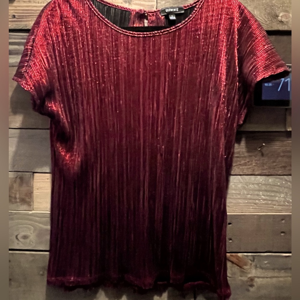 Shiny party shirt size L Red Burgundy short sleeve